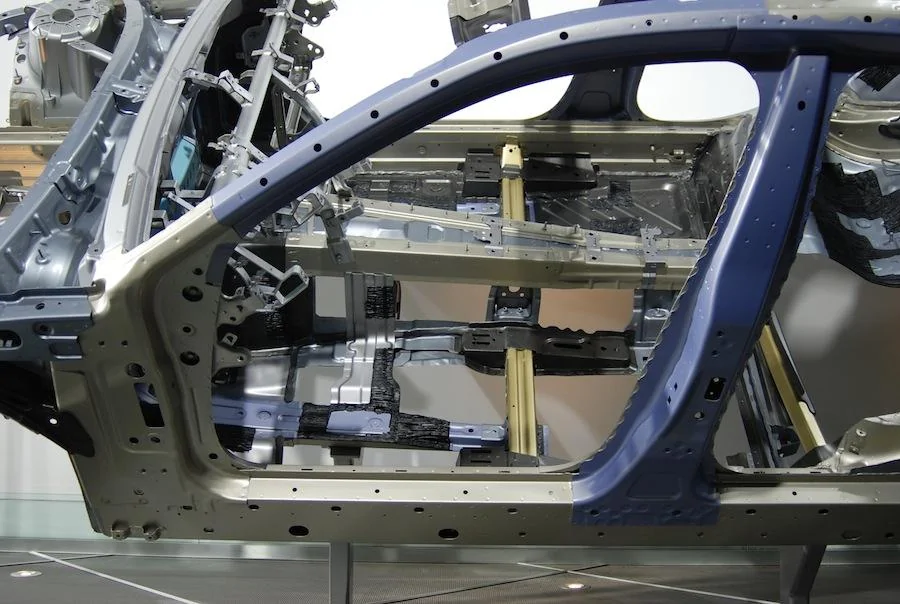 2012_Cadillac_ATS_Body_Structure_B-Pillar.webp