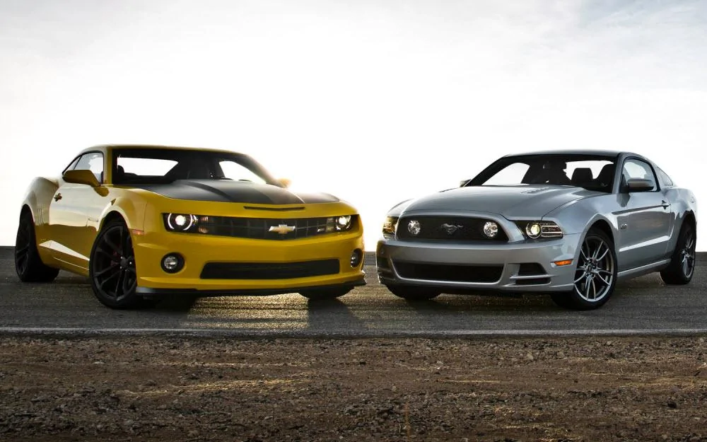 2013-Chevrolet-Camaro-vs-2013-Ford-Mustang-GT-08.webp