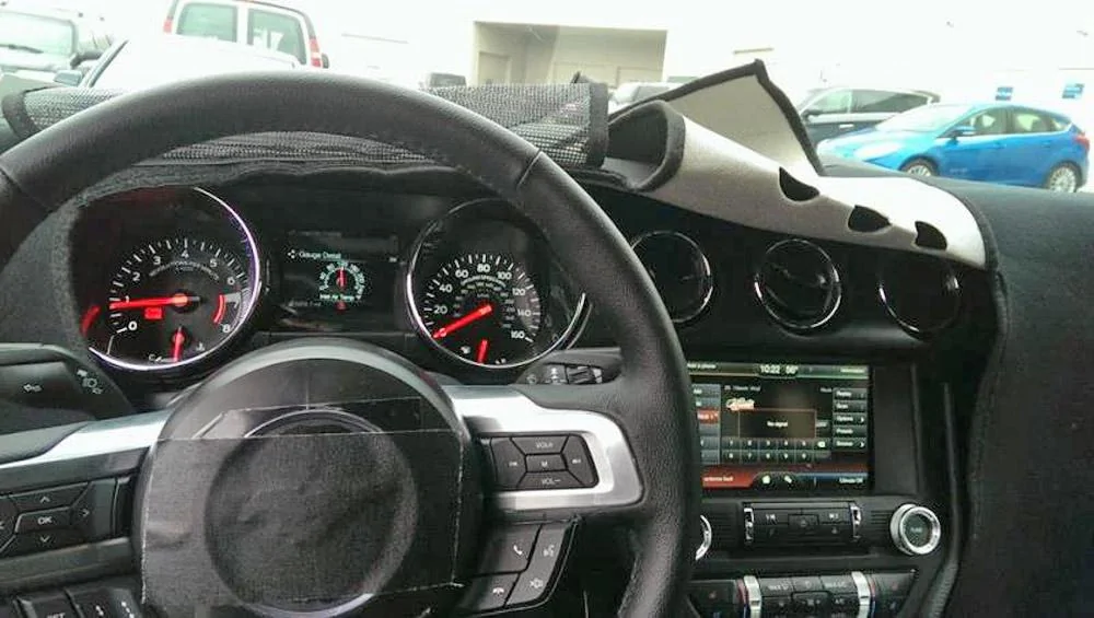 2015mustanginterior1.webp