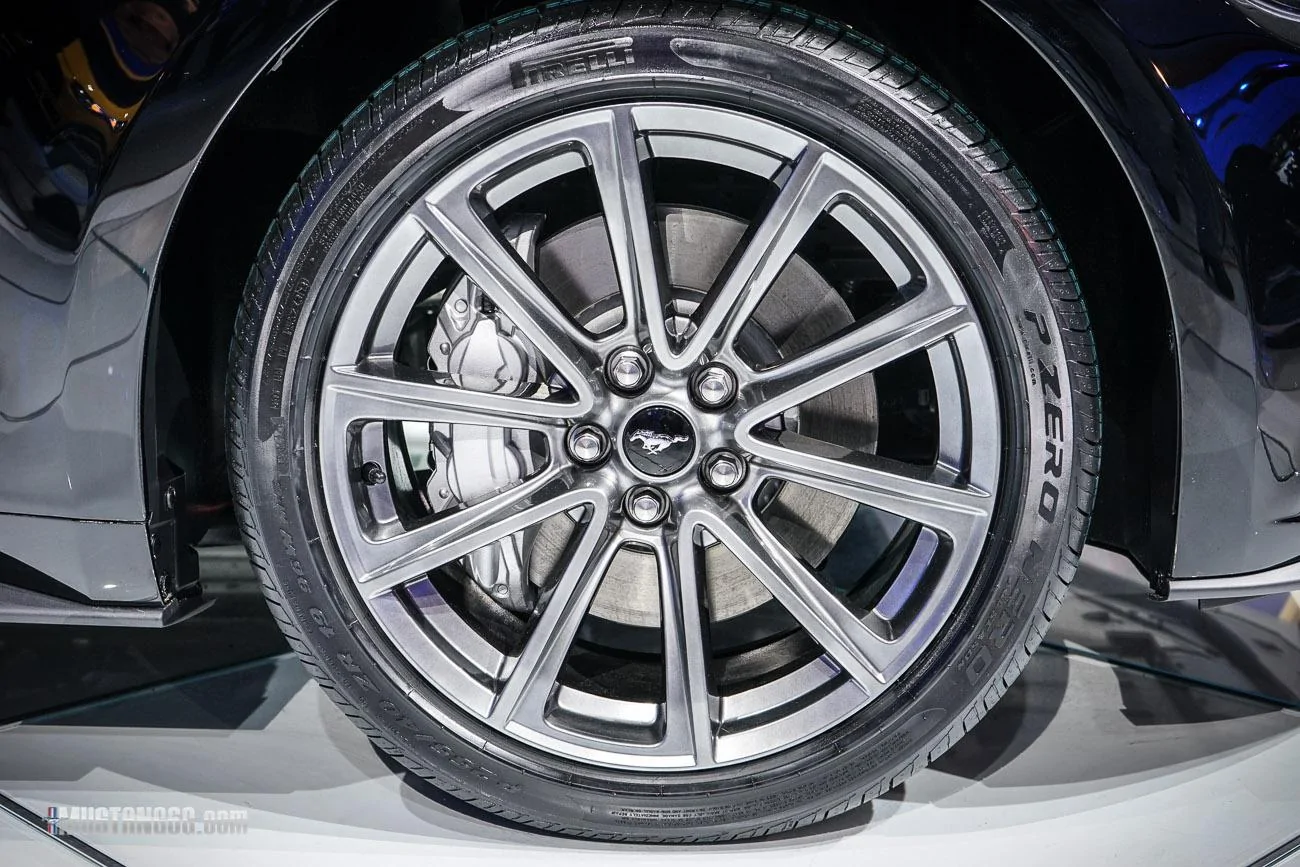 2015%20mustang%20black-7.webp