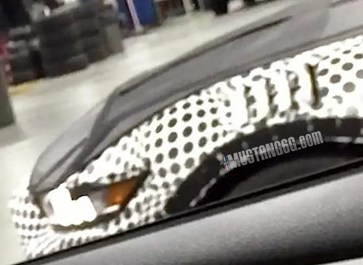 Possible-2019-GT500-Mule-Spotted-with-Fender-Arch-Vents-Gills 2.webp