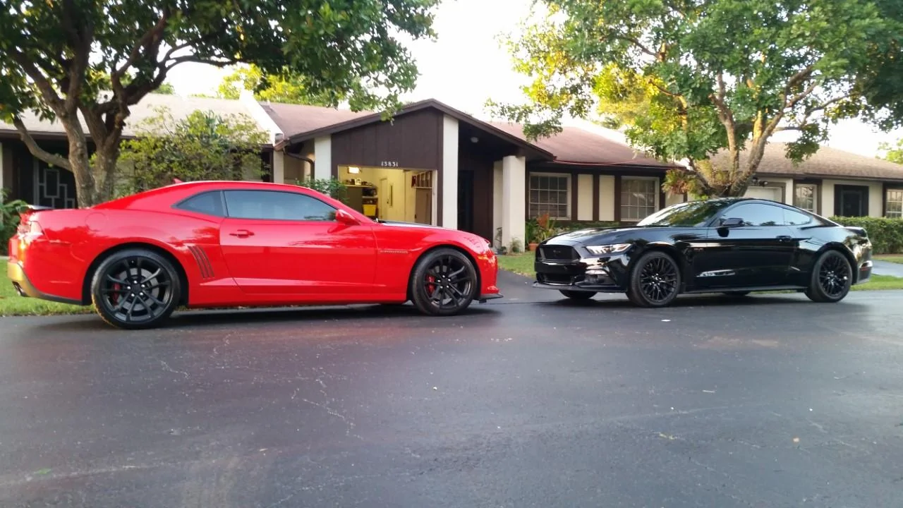 Mustang v Camaro.webp