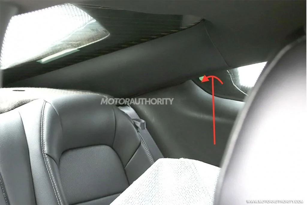 2015-ford-mustang-coupe-rear-interior-c-pillar-spy-shots_100444268_l.webp