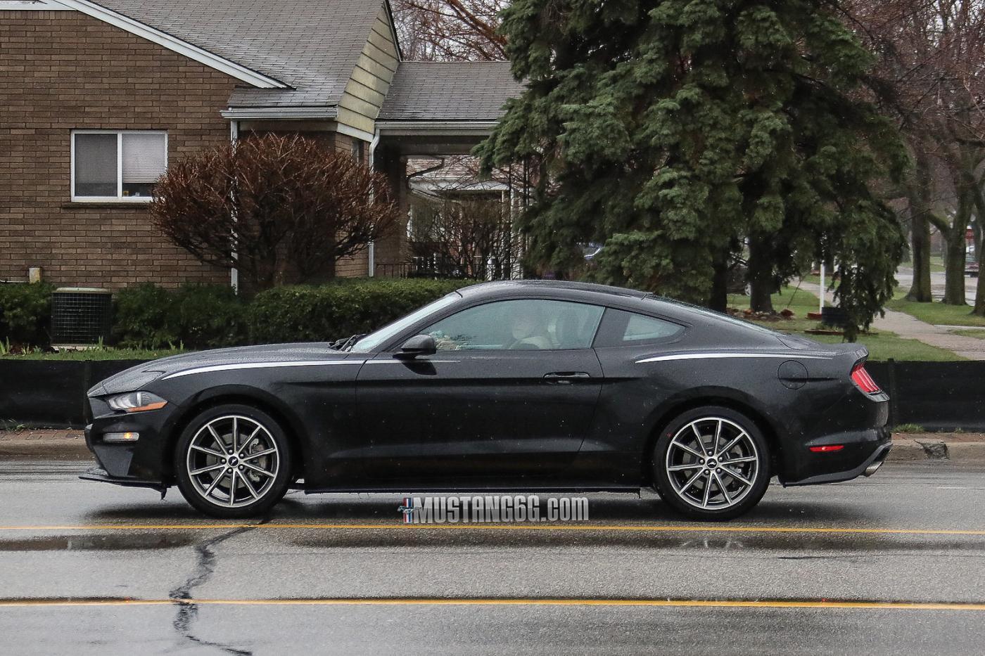 2018-Mustang-EcoBoost-Black-03.jpg