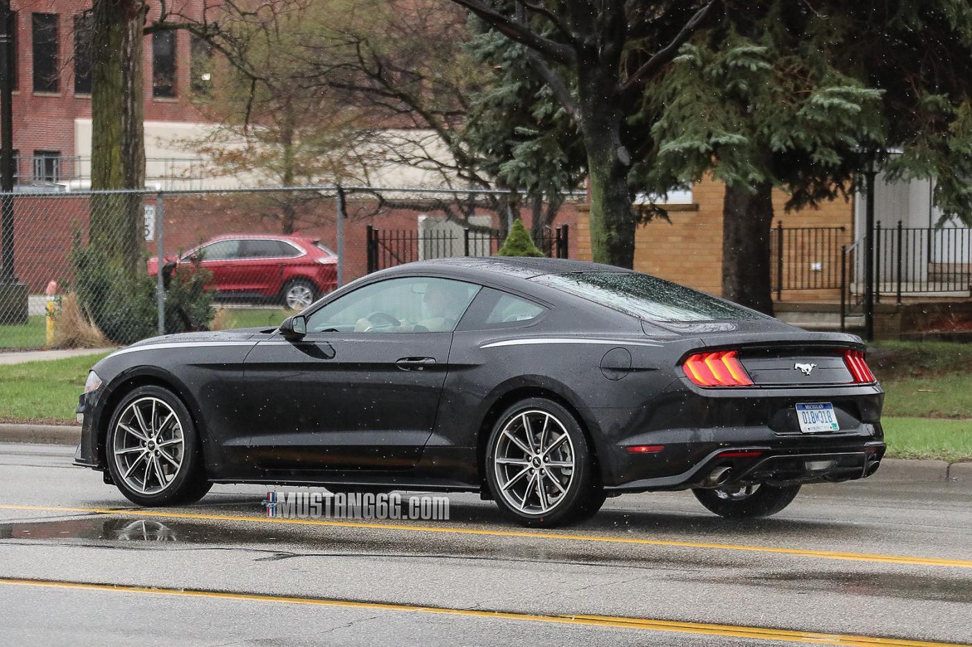 2018-Mustang-EcoBoost-Black-04.jpg