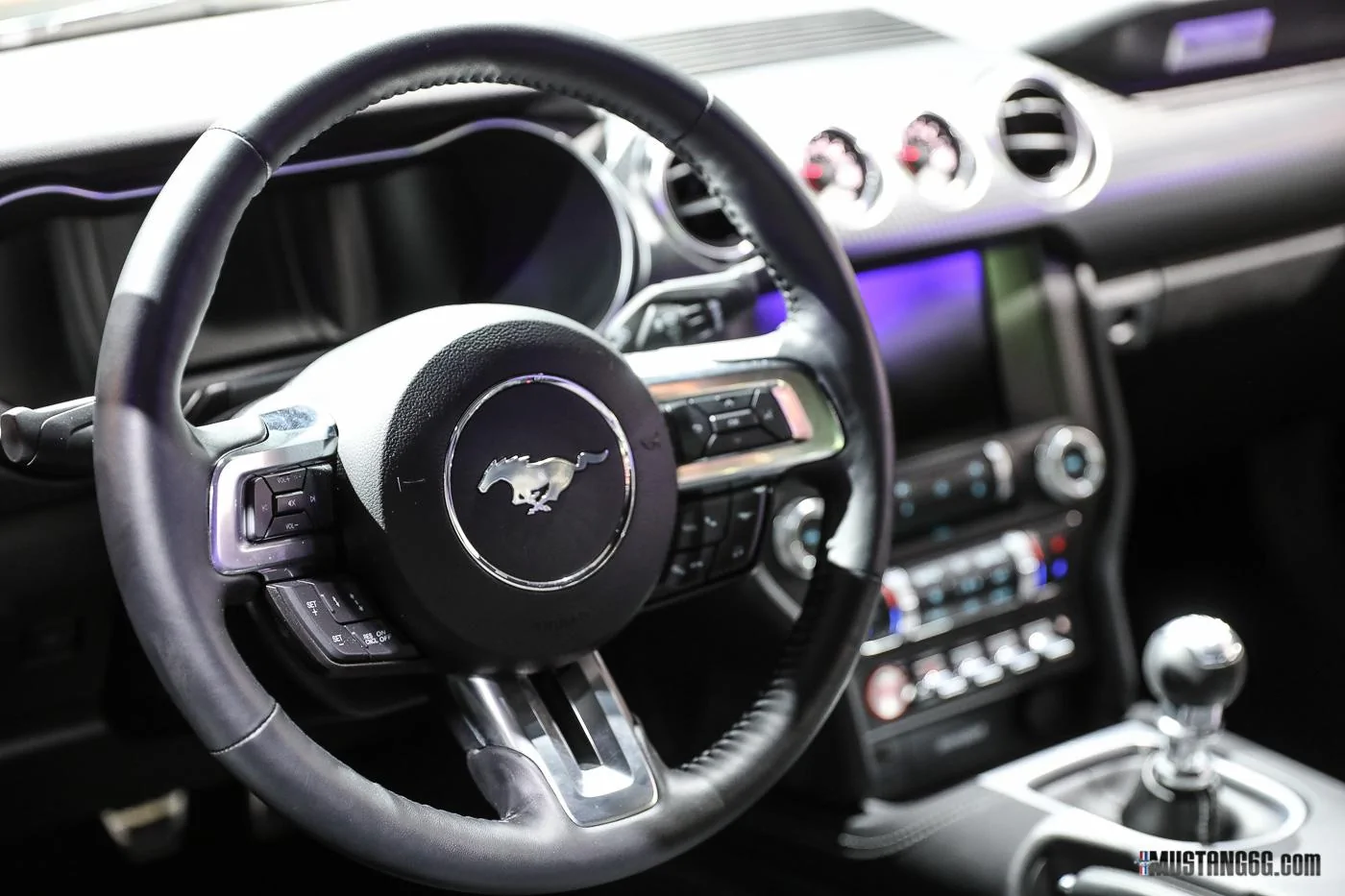 2018-Ford-Mustang-GT-NYIAS-13.webp