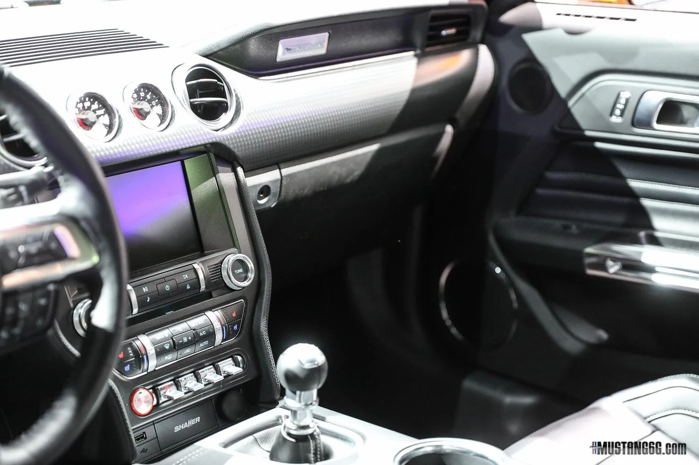 2018-Ford-Mustang-GT-NYIAS-15.webp