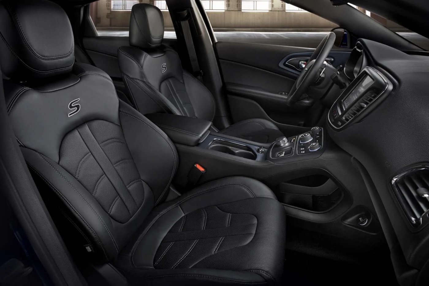 2017-Chrysler-200S-interior.webp
