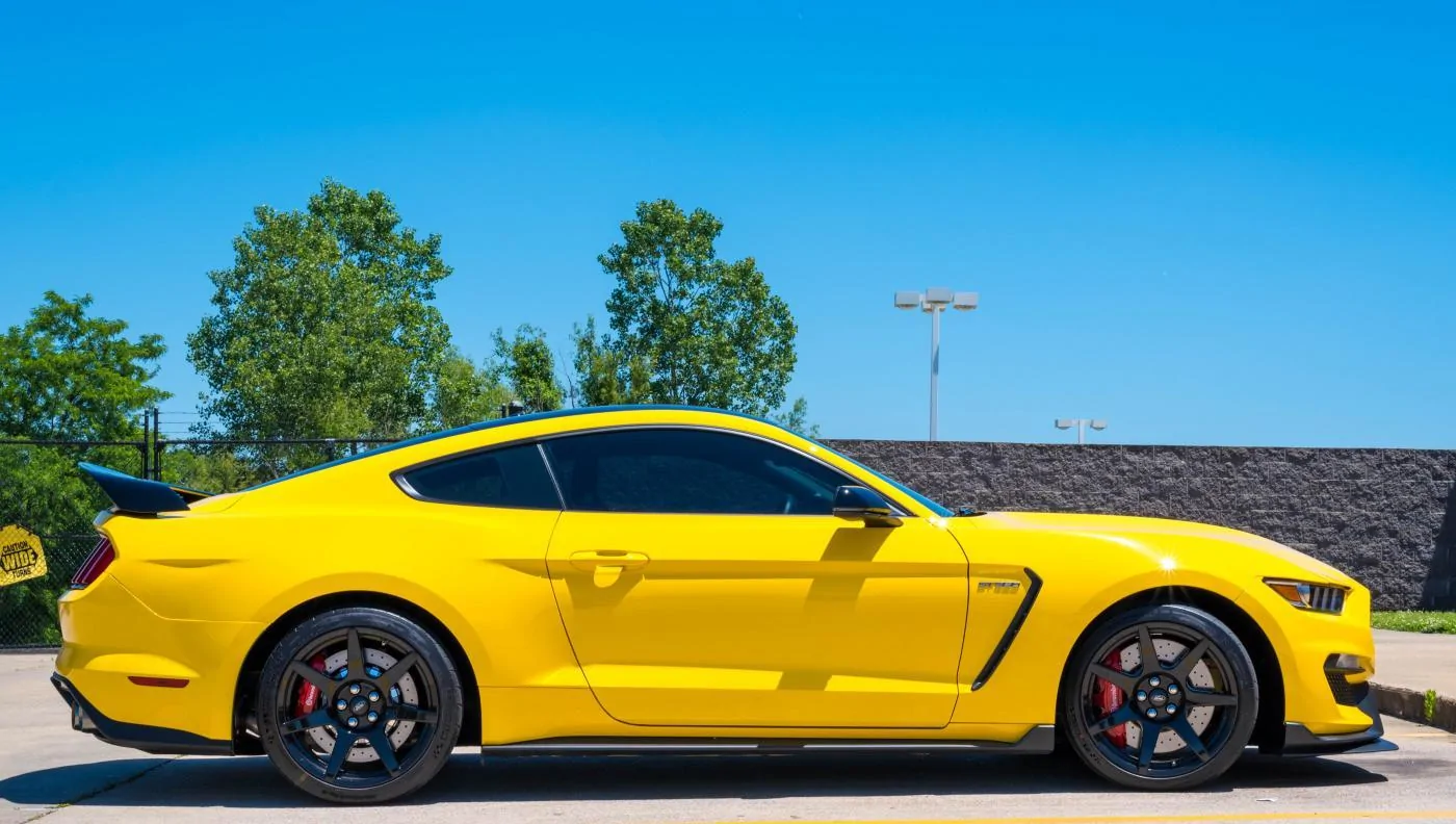 GT350R1.webp