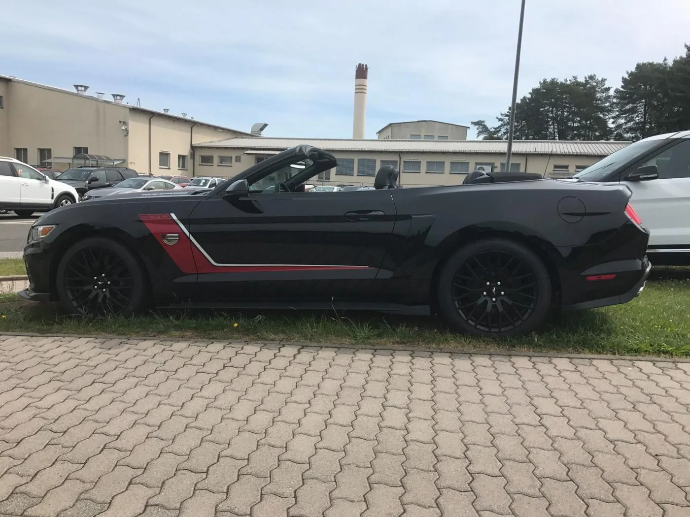 2017 Roush Warrior Blk Conv Side Top.webp