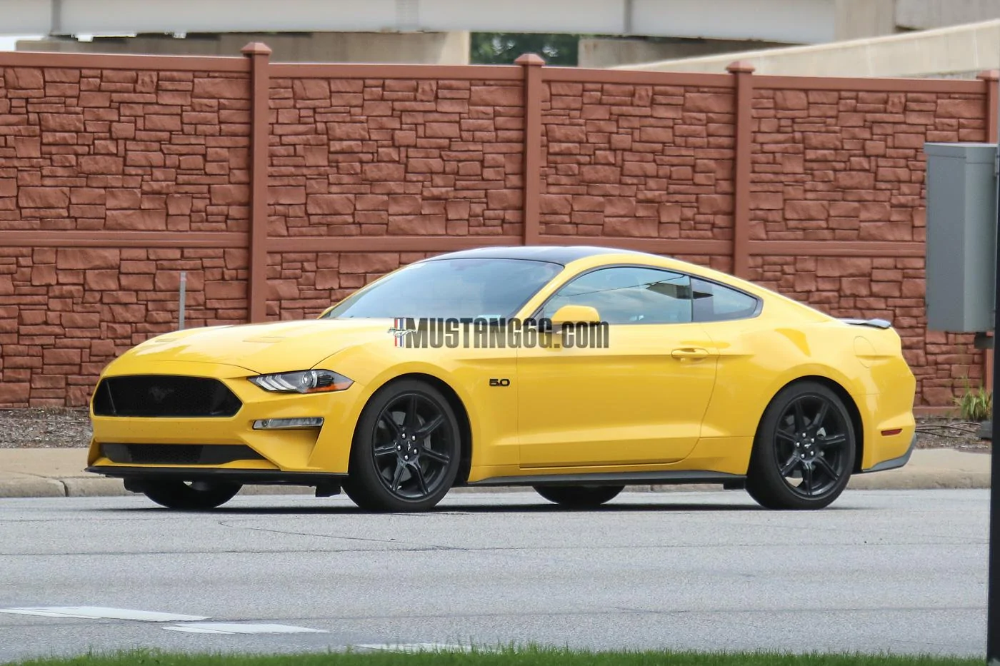 2018-Mustang-Black-Accent-Package-3.webp