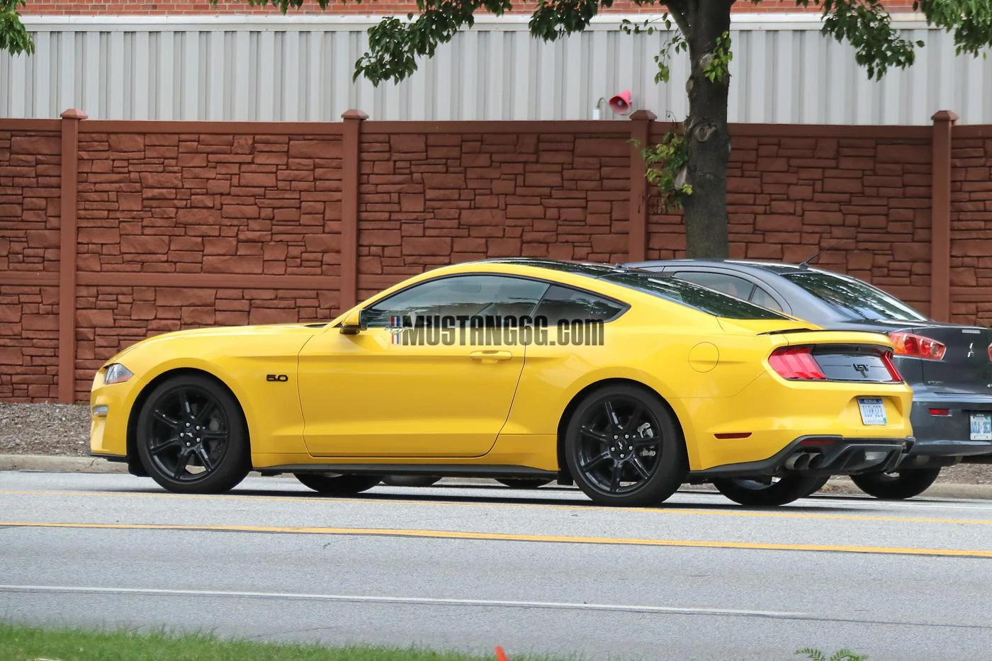 2018-Mustang-Black-Accent-Package-8.webp