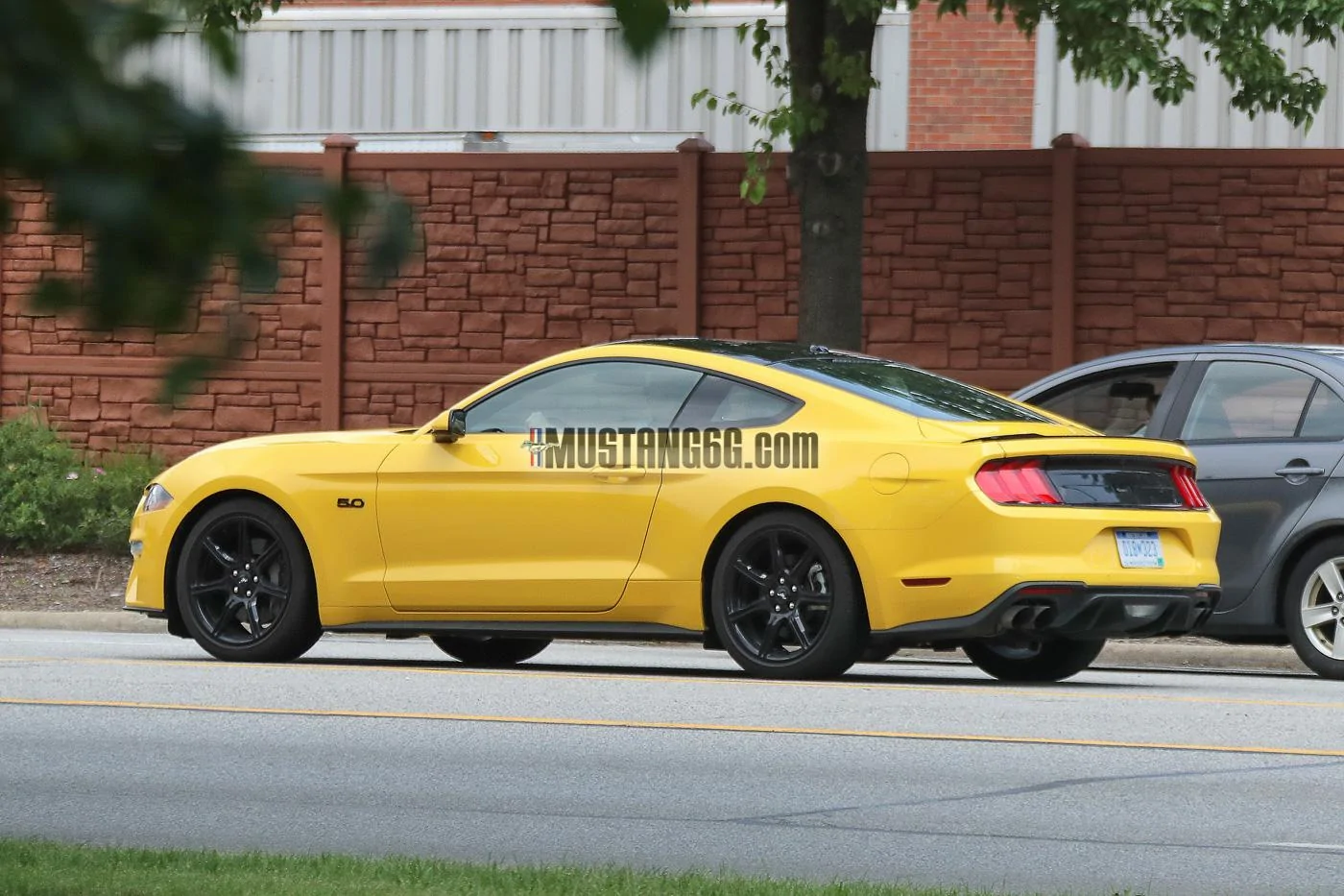 2018-Mustang-Black-Accent-Package-9.webp