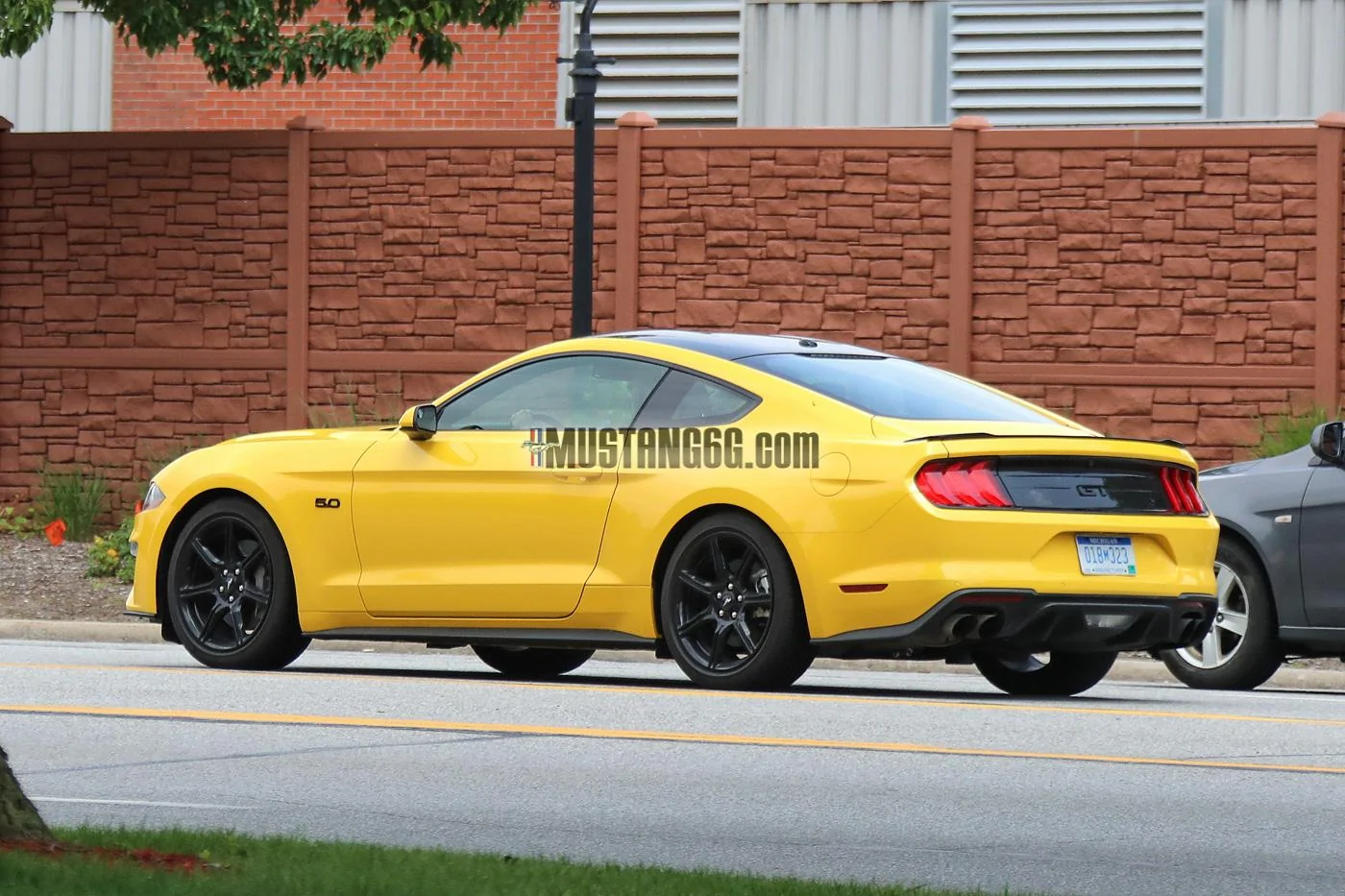 2018-Mustang-Black-Accent-Package-10.webp