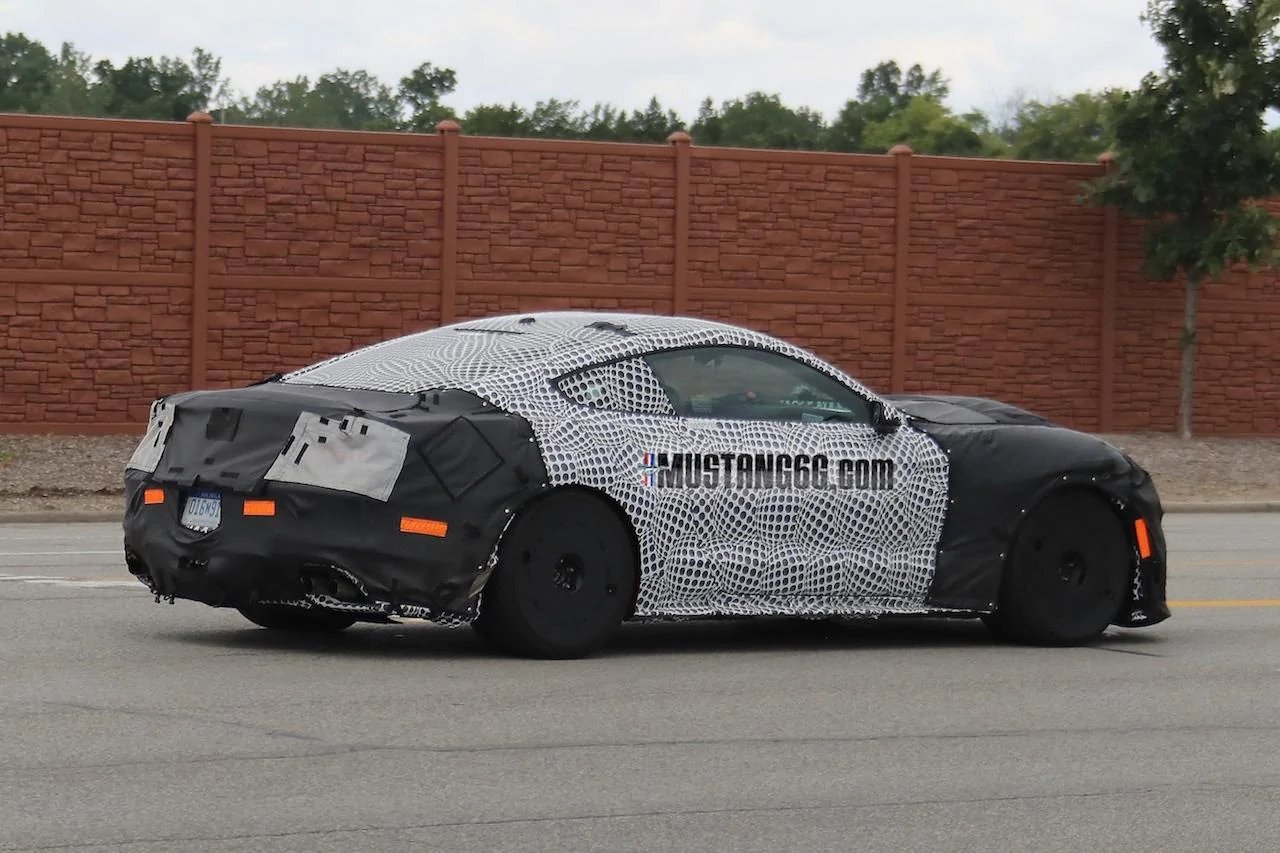 2019-GT500-Mustang-Porsche-GT3-Benchmark-14.webp