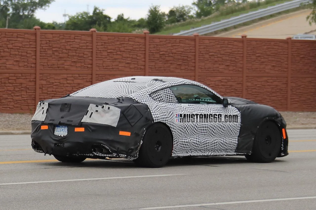 2019-GT500-Mustang-Porsche-GT3-Benchmark-15.webp