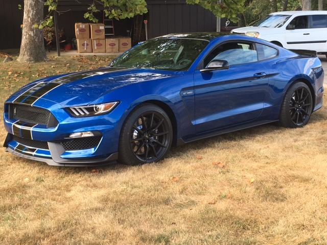 gt 350 outside.jpg