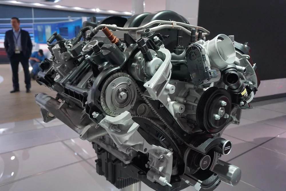 2018-ford-f-150-5.0-liter-v8-engine-1.webp