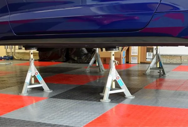 esco-best-jack-stands-pinch-weld.webp