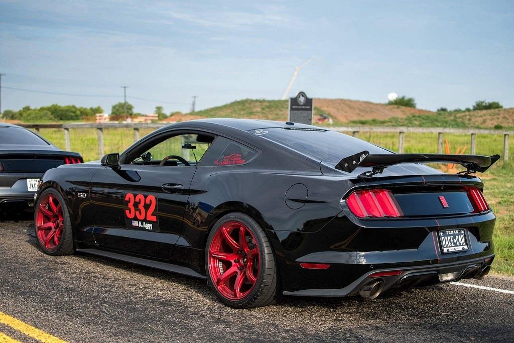 mustang red wheels2.jpg