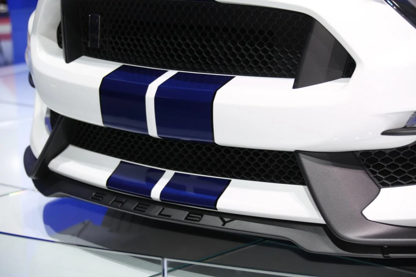 2015-shelby-gt350-live-18_2560.webp