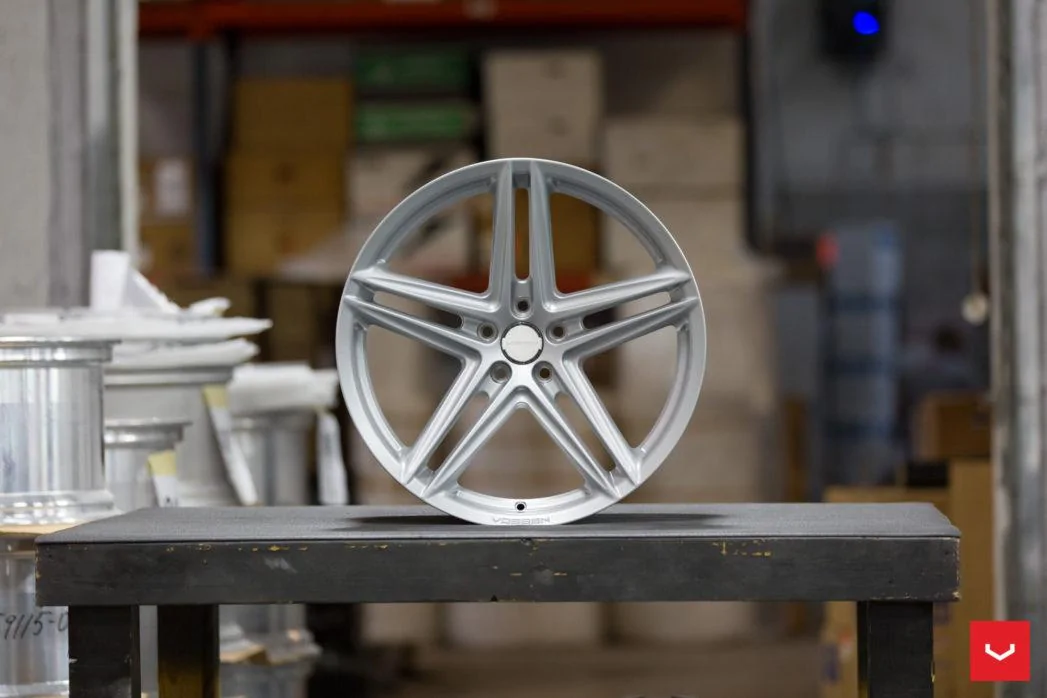 Vossen-VFS-5-Wheel-C34-Satin-Silver-Hybrid-Forged-Series-©-Vossen-Wheels-2018-1017-1047x698.webp