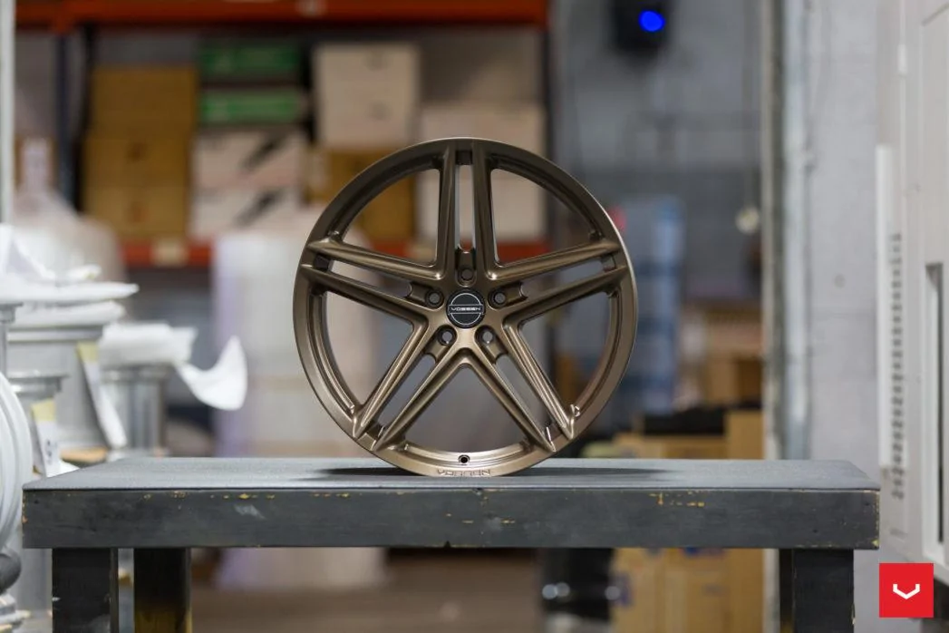 Vossen-VFS-5-Wheel-C39-Satin-Bronze-Hybrid-Forged-Series-©-Vossen-Wheels-2018-1010-1047x698.webp