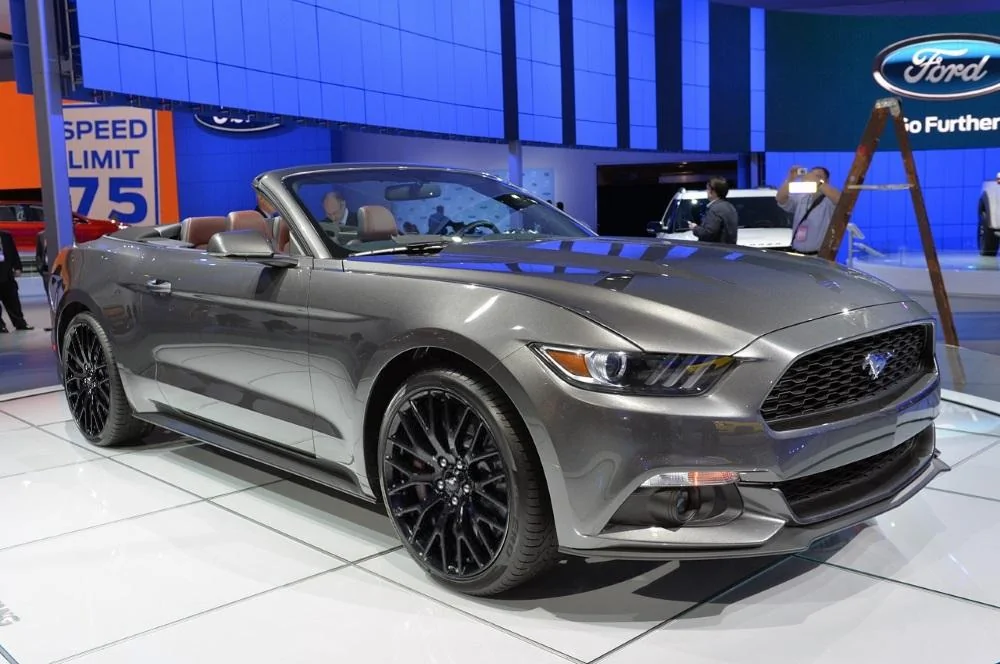 01-2015-mustang-convertible-magnetic.webp