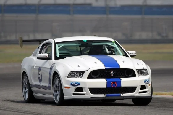 2013-ford-mustang-boss-302s-585x388.webp