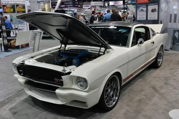 01-ring-brothers-blizzard-mustang-sema-585x388.webp