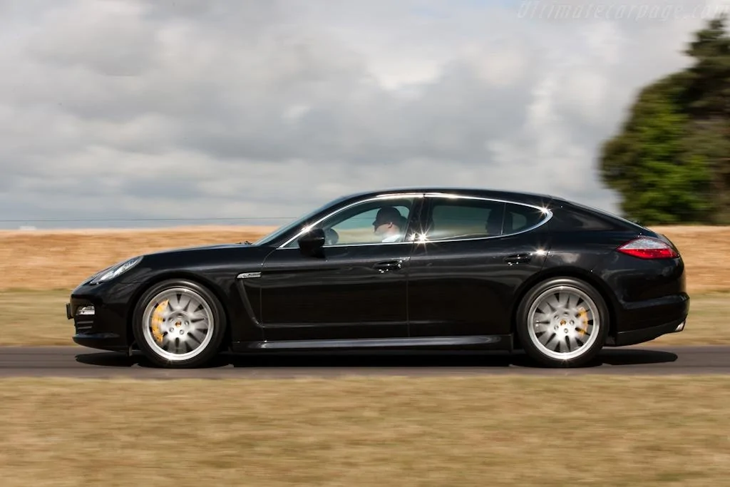 Porsche-Panamera-4S-1.webp