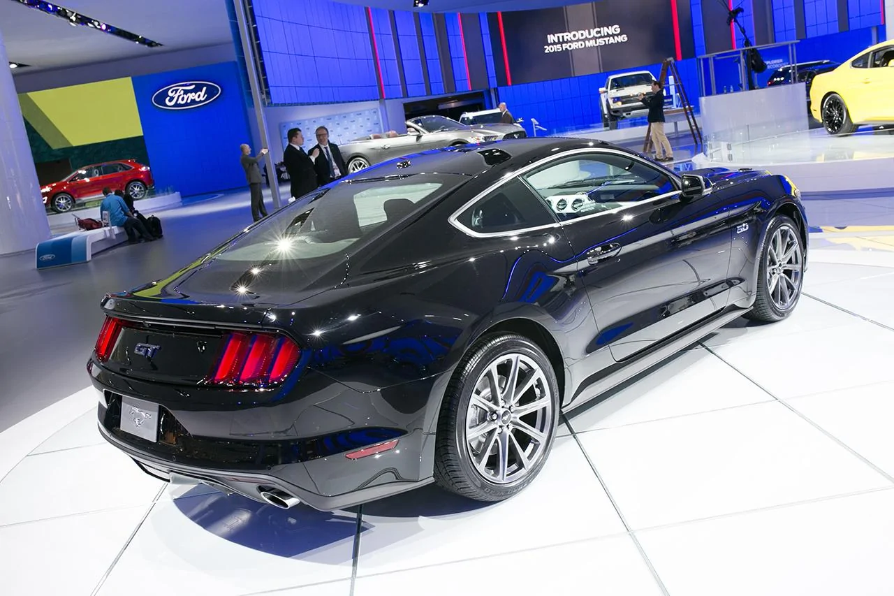 2015-Ford-Mustang-6.webp