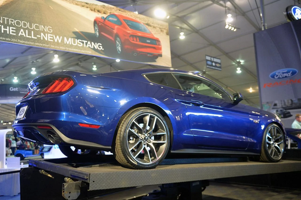 04-2015-mustang-deep-impact-blue.webp