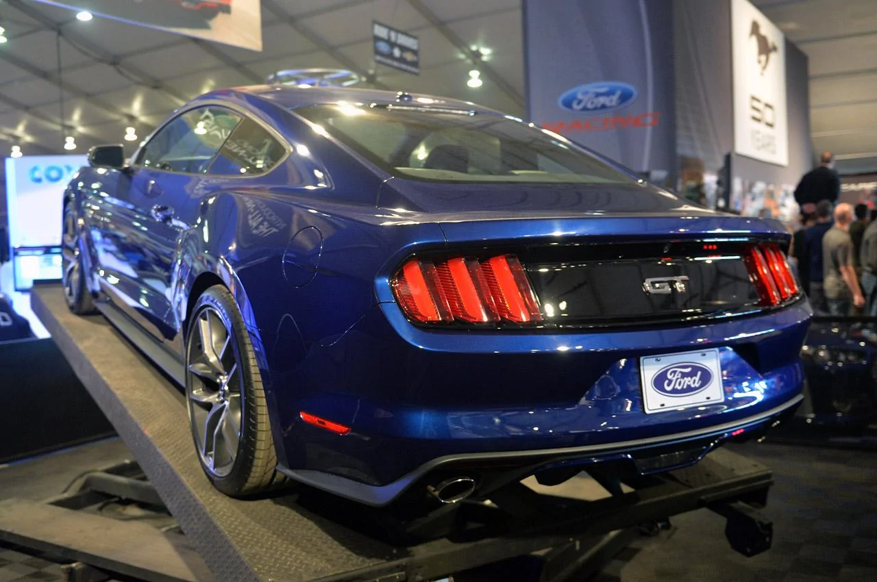 06-2015-mustang-deep-impact-blue.webp