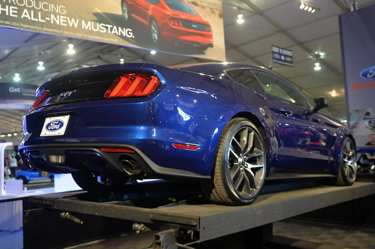 08-2015-mustang-deep-impact-blue.webp