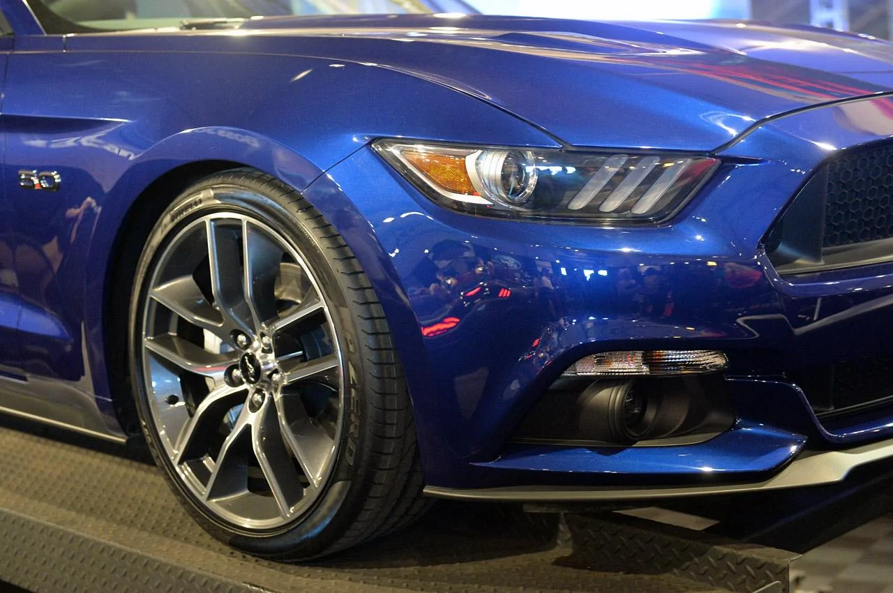 15-2015-mustang-deep-impact-blue.webp