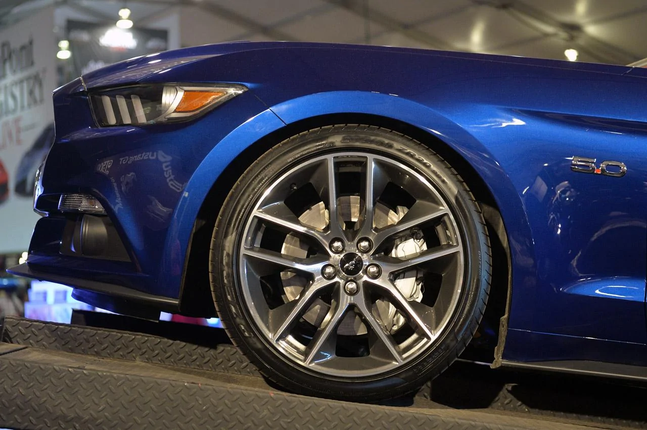 17-2015-mustang-deep-impact-blue.webp