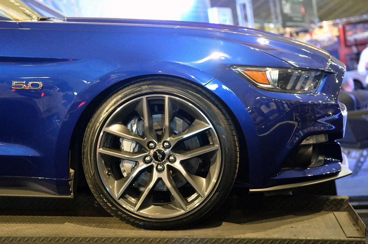 18-2015-mustang-deep-impact-blue.webp