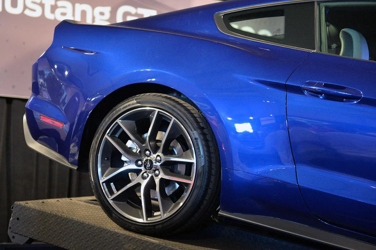 19-2015-mustang-deep-impact-blue.webp