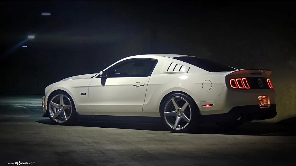 m550-satin-silver-mustang-gt.webp