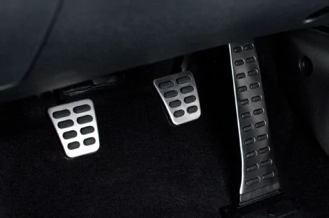 2015-Hyundai-Veloster-pedals.webp