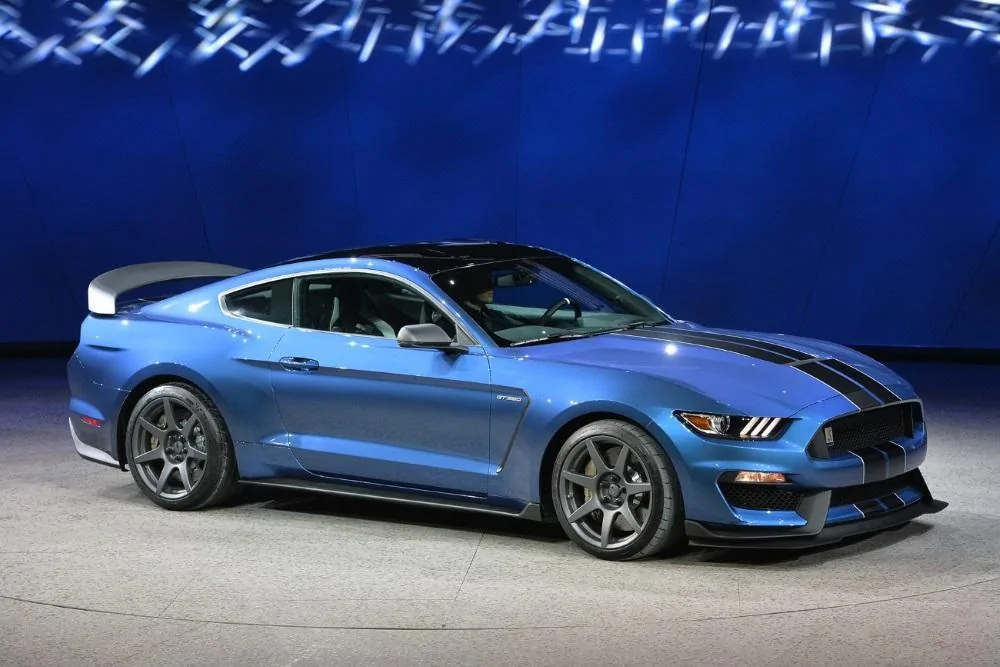 05-2016-shelby-gt350r-detroit-1.webp