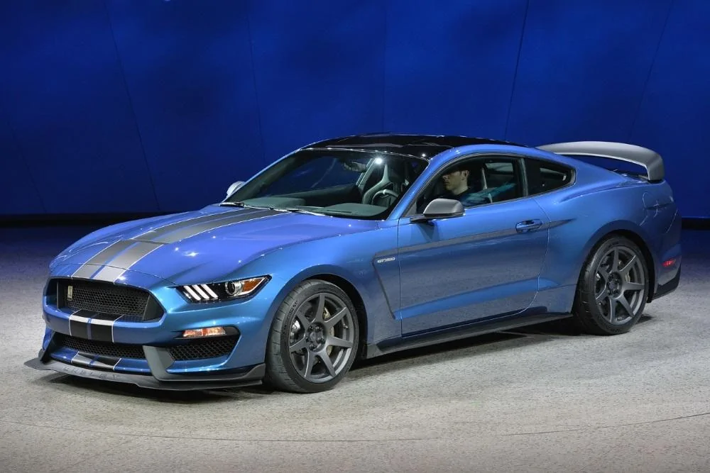 07-2016-shelby-gt350r-detroit-1.webp