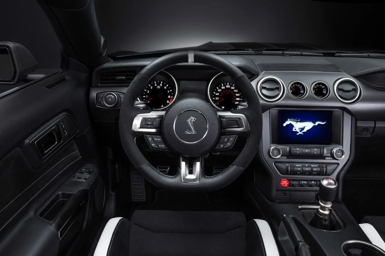 ShelbyGT350R_10_HR.webp