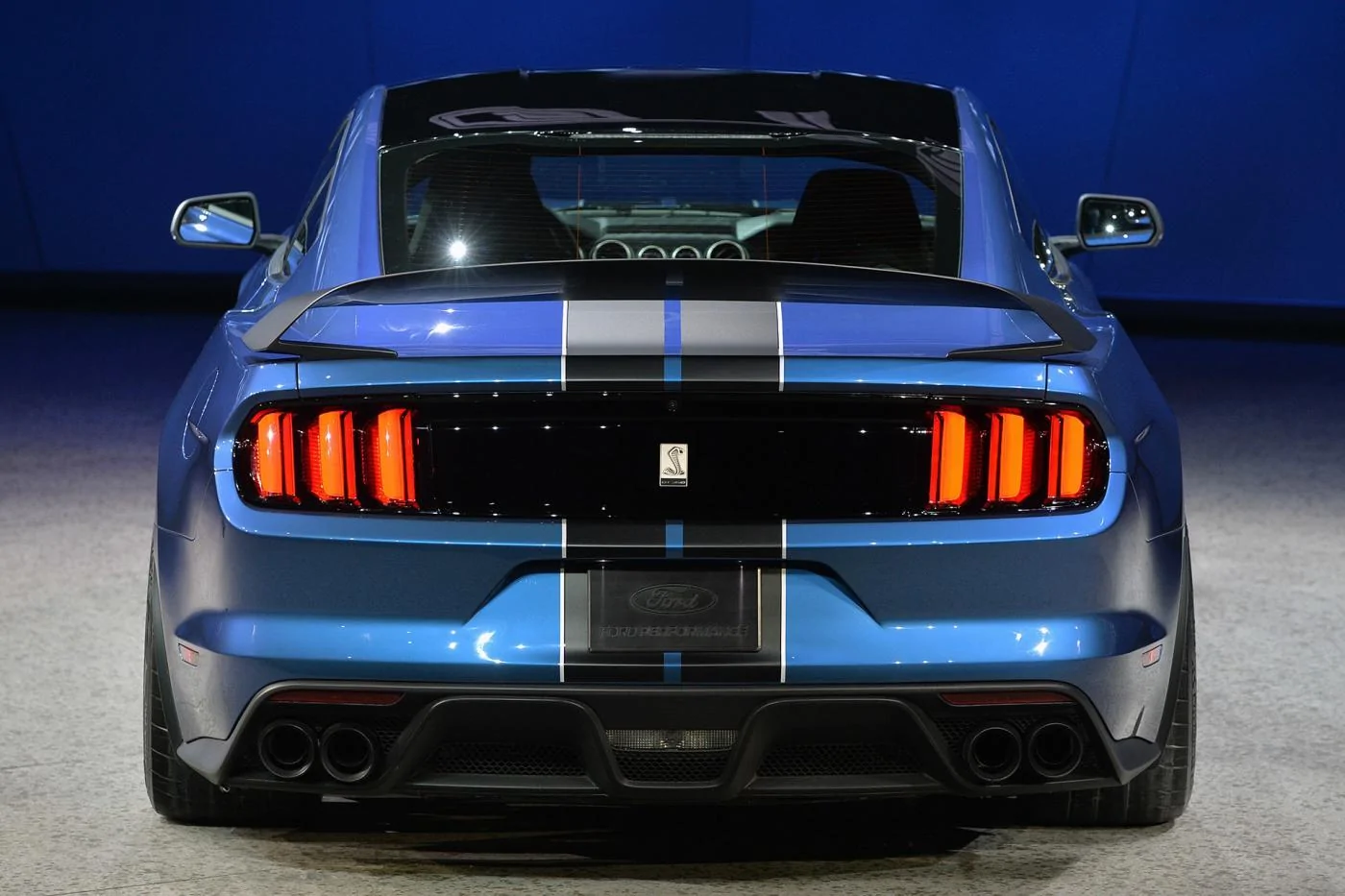 12-2016-shelby-gt350r-detroit-1.webp