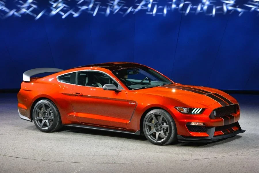 05-2016-shelby-gt350r-detroit-1.webp