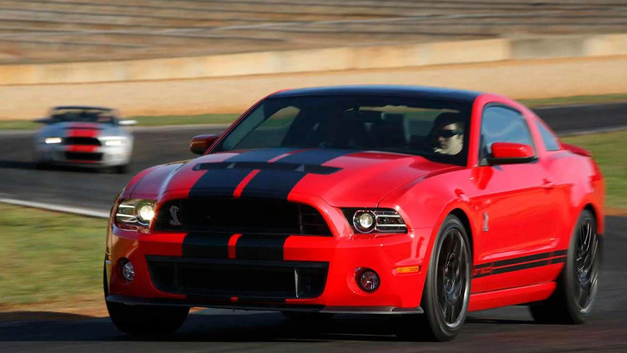 546b7862a2fcb_-_2013-ford-mustang-shelby-gt500-red-04-lg.webp