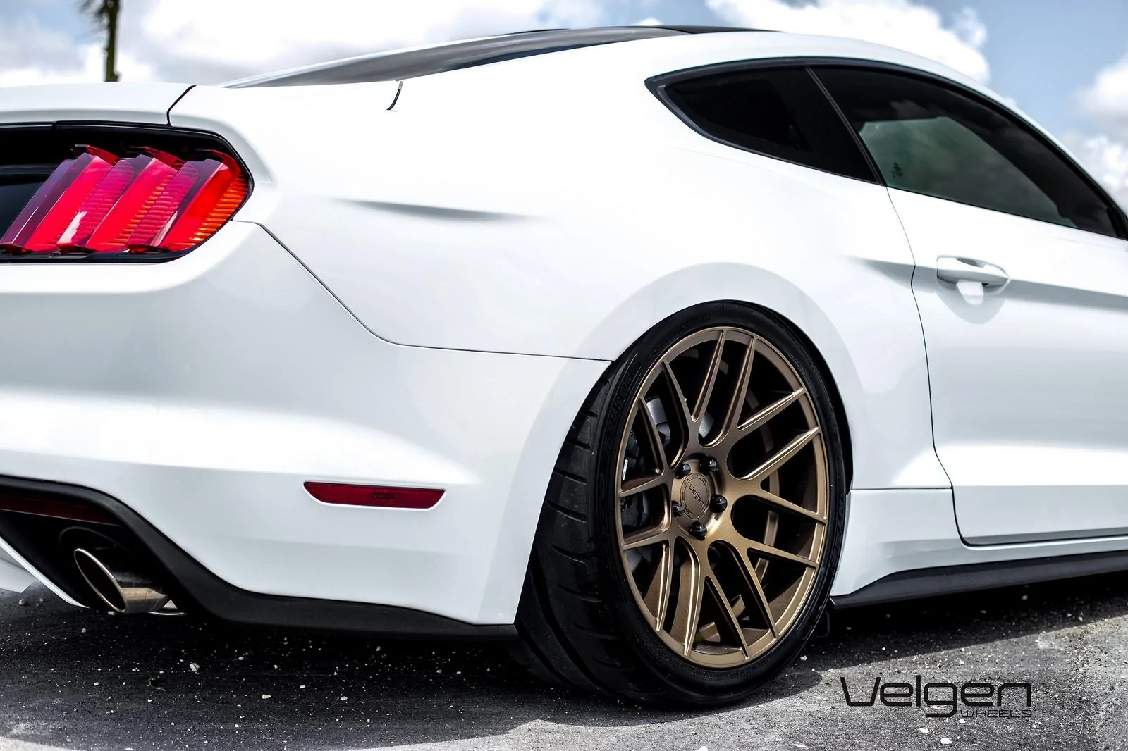 Oxford-White-Mustang-VMB7-Satin-Bronze-11.webp