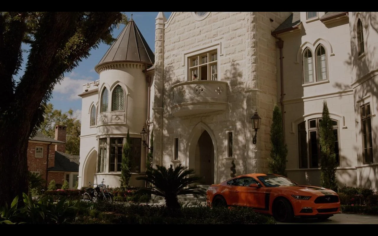 Ford-Mustang-%E2%80%93-Daddy%E2%80%99s-Home-2015-Product-Placement-4.webp