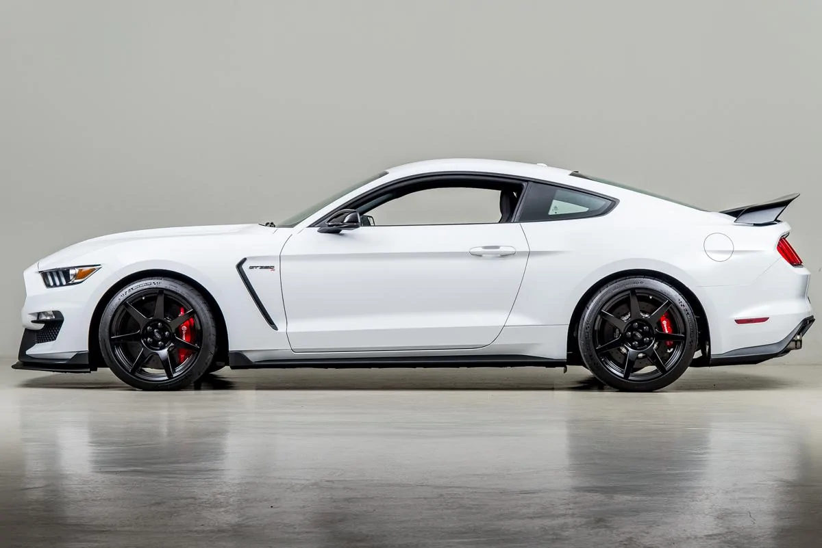 15-Shelby-GT350R-03.webp